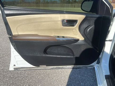 Used 2017 Toyota Avalon XLE Premium image 20
