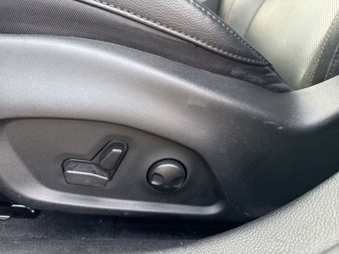 Used 2023 Jeep Compass Limited image 16