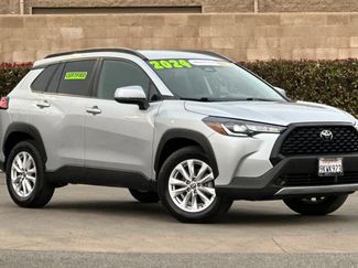 Used 2024 Toyota Corolla Cross LE video 2