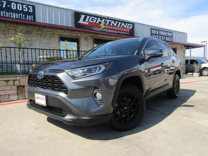 Used 2021 Toyota RAV4 XLE w/ Convenience Package