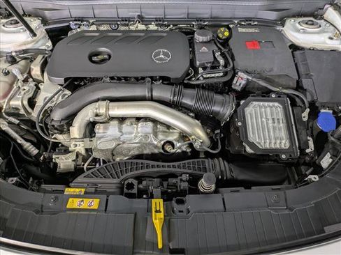 Used 2025 Mercedes-Benz GLB 250 4MATIC image 21
