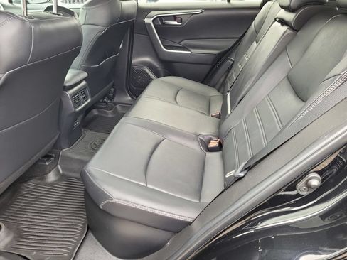 Used 2022 Toyota RAV4 XLE Premium AWD/4WD image 10