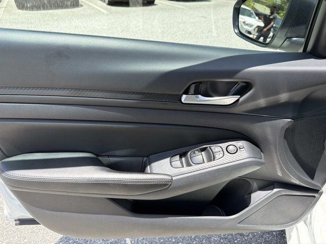 Used 2025 Nissan Altima 2.5 SV FWD image 7