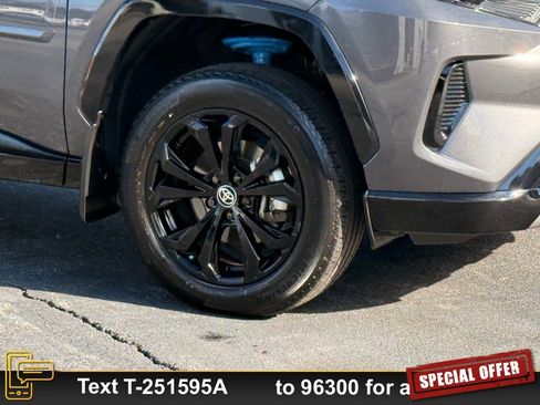 Used 2024 Toyota RAV4 SE w/ Convenience Package image 27