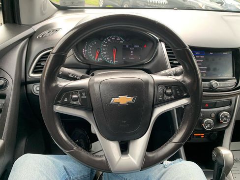 Used 2022 Chevrolet Trax LT w/ Driver Confidence Package AWD/4WD image 14