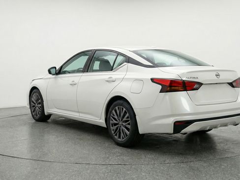 Used 2025 Nissan Altima 2.5 SV FWD image 6