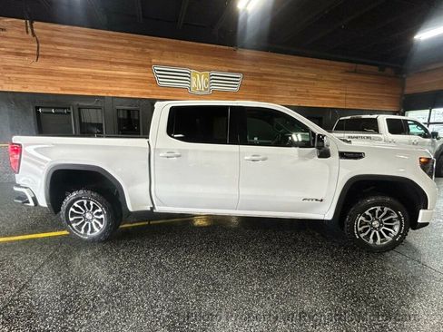 Used 2022 GMC Sierra 1500 AT4 w/ AT4 Preferred Package AWD/4WD image 2