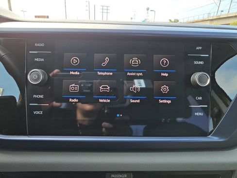 Certified 2022 Volkswagen Taos SE FWD image 20