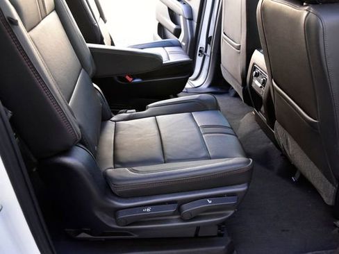 Used 2021 Chevrolet Suburban RST w/ Luxury Package image 15