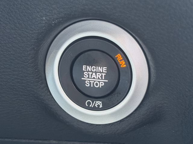 Used 2025 Chrysler Pacifica Select FWD image 53