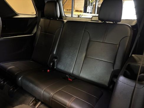 Used 2023 Chevrolet Traverse RS AWD/4WD image 24
