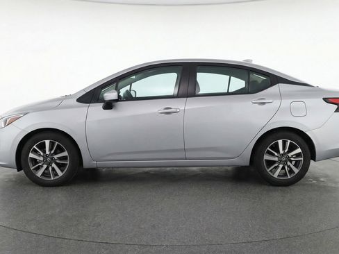 Used 2025 Nissan Versa SV image 5