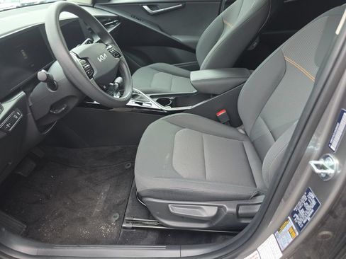 Used 2025 Kia Niro LX FWD image 5