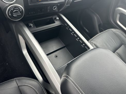 Used 2017 Nissan Titan PRO-4X w/ Pro-4x Convenience Package image 33