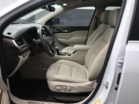 Used 2019 GMC Acadia Denali w/ Technology Package FWD image 10
