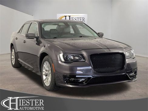 Used 2021 Chrysler 300 Touring L image 1