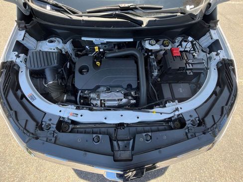 Used 2025 Chevrolet Equinox LT FWD image 32