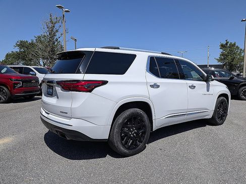 Certified 2023 Chevrolet Traverse Premier FWD image 3
