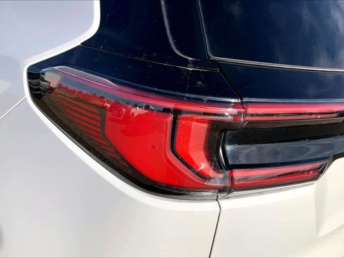 Used 2024 GMC Acadia AT4 w/ Luxury Package image 31