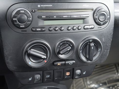 Used 2006 Volkswagen Beetle Convertible w/ Package 1 image 10