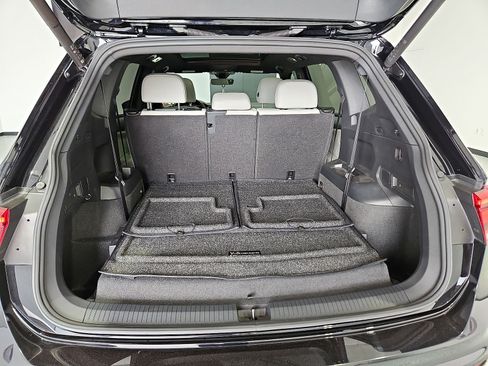 Certified 2024 Volkswagen Tiguan SE R-Line w/ MDO Package, Three-Row FWD image 12