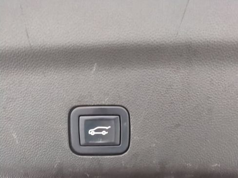 Used 2022 Cadillac Escalade Luxury w/ LPO, Floor Liner Package AWD/4WD image 34