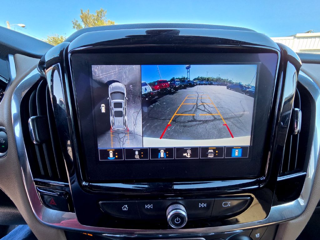 Used 2023 Chevrolet Traverse Premier FWD image 22