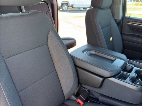 Used 2025 Chevrolet Silverado 1500 LT image 30