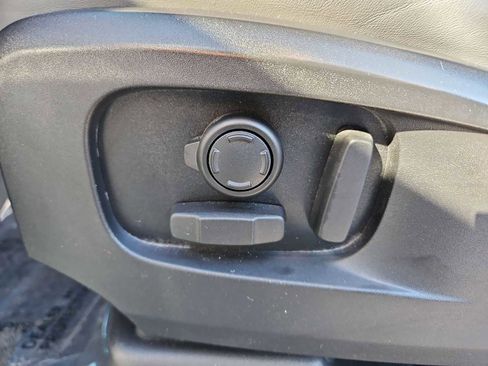 Used 2023 Land Rover Defender 90 X-Dynamic SE image 18