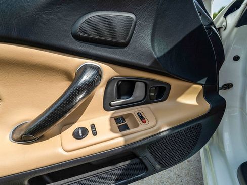 Used 2004 Honda S2000 image 38
