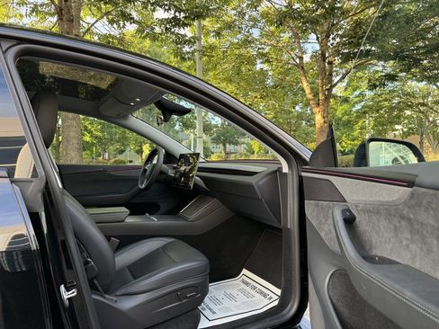 Used 2026 Tesla Model Y Long Range RWD image 17