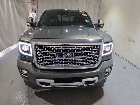 Used 2017 GMC Sierra 2500 Denali w/ Suspension Package, Off-Road AWD/4WD image 2