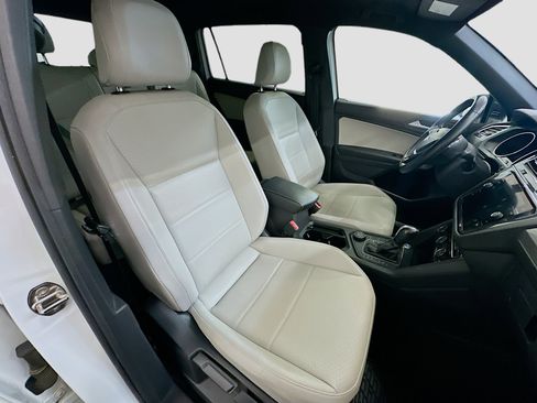 Used 2021 Volkswagen Tiguan SE R-Line image 33