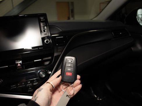 Used 2022 Toyota Camry XSE image 14