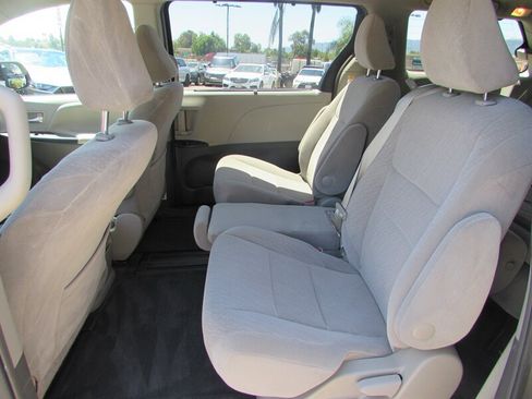 Used 2017 Toyota Sienna LE FWD image 24