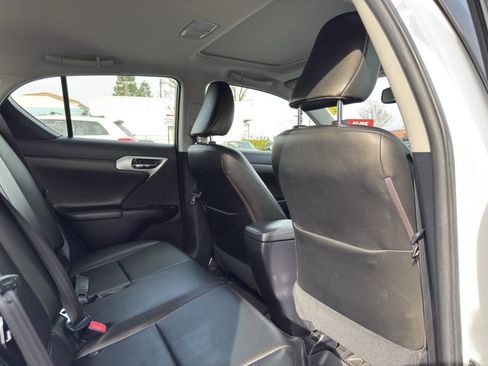 Used 2013 Lexus CT 200h w/ Premium Pkg w/Navigation image 11