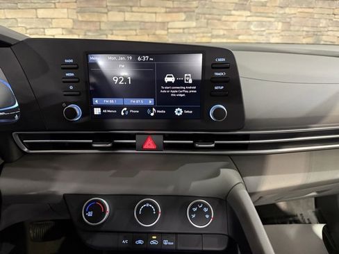 Used 2024 Hyundai Elantra SE image 19