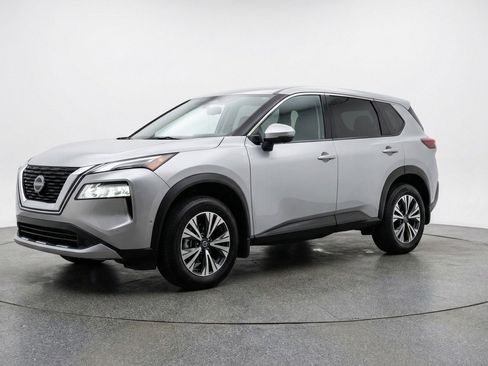 Used 2025 Nissan Rogue SV FWD image 3