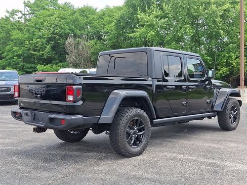Certified 2022 Jeep Gladiator Sport AWD/4WD image 11