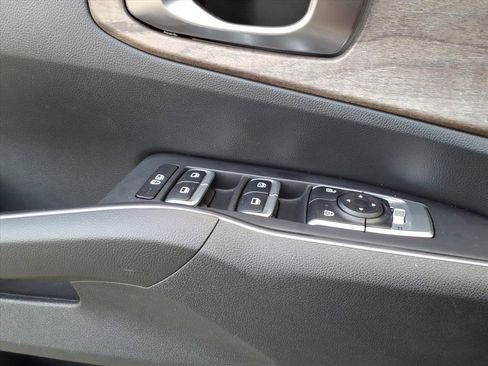 Used 2023 Kia Sorento S image 13