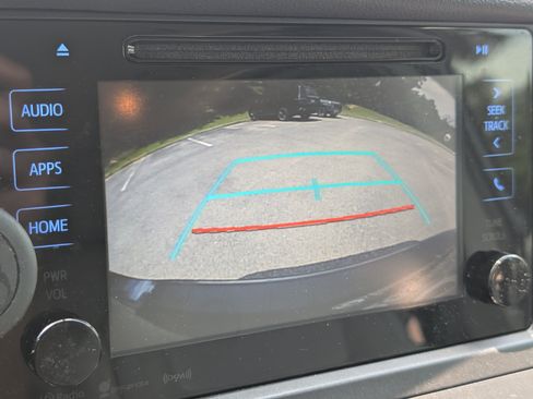 Used 2017 Toyota Sienna XLE FWD image 31