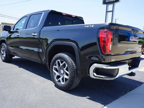 Used 2022 GMC Sierra 1500 SLT w/ SLT Convenience Package AWD/4WD image 3