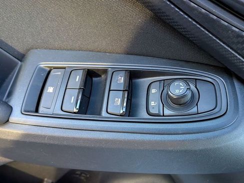 Used 2022 Subaru Crosstrek 2.0i image 12