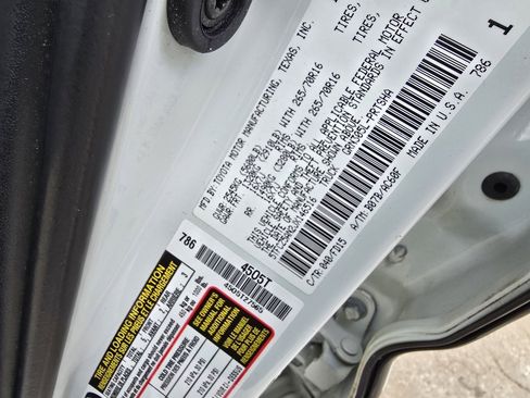 Used 2018 Toyota Tacoma TRD Off-Road image 16