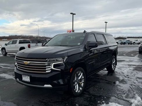 Used 2022 Chevrolet Suburban High Country image 4