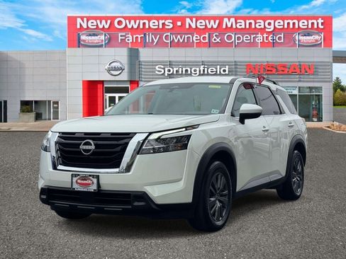 Used 2022 Nissan Pathfinder SV AWD/4WD image 2