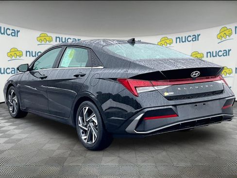 Used 2025 Hyundai Elantra SEL FWD image 4