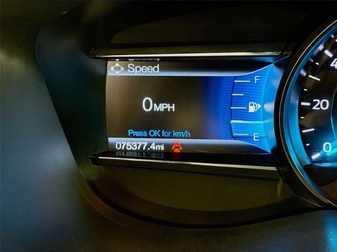 Used 2018 Ford Explorer XLT w/ Equipment Group 202A AWD/4WD image 19