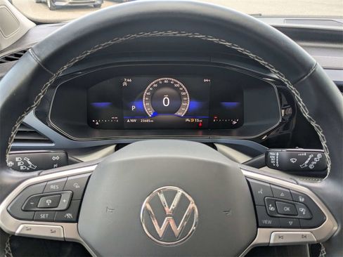 Used 2024 Volkswagen Taos SE image 28