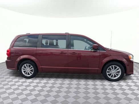 Used 2019 Dodge Grand Caravan SXT image 2